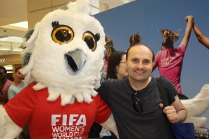 Meeting with mascot Shueme made the wait in line easier.